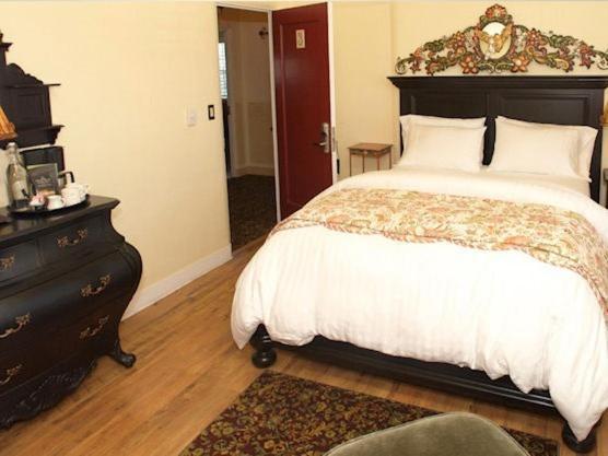 Half Moon Bay Inn - Main Street Downtown Екстер'єр фото